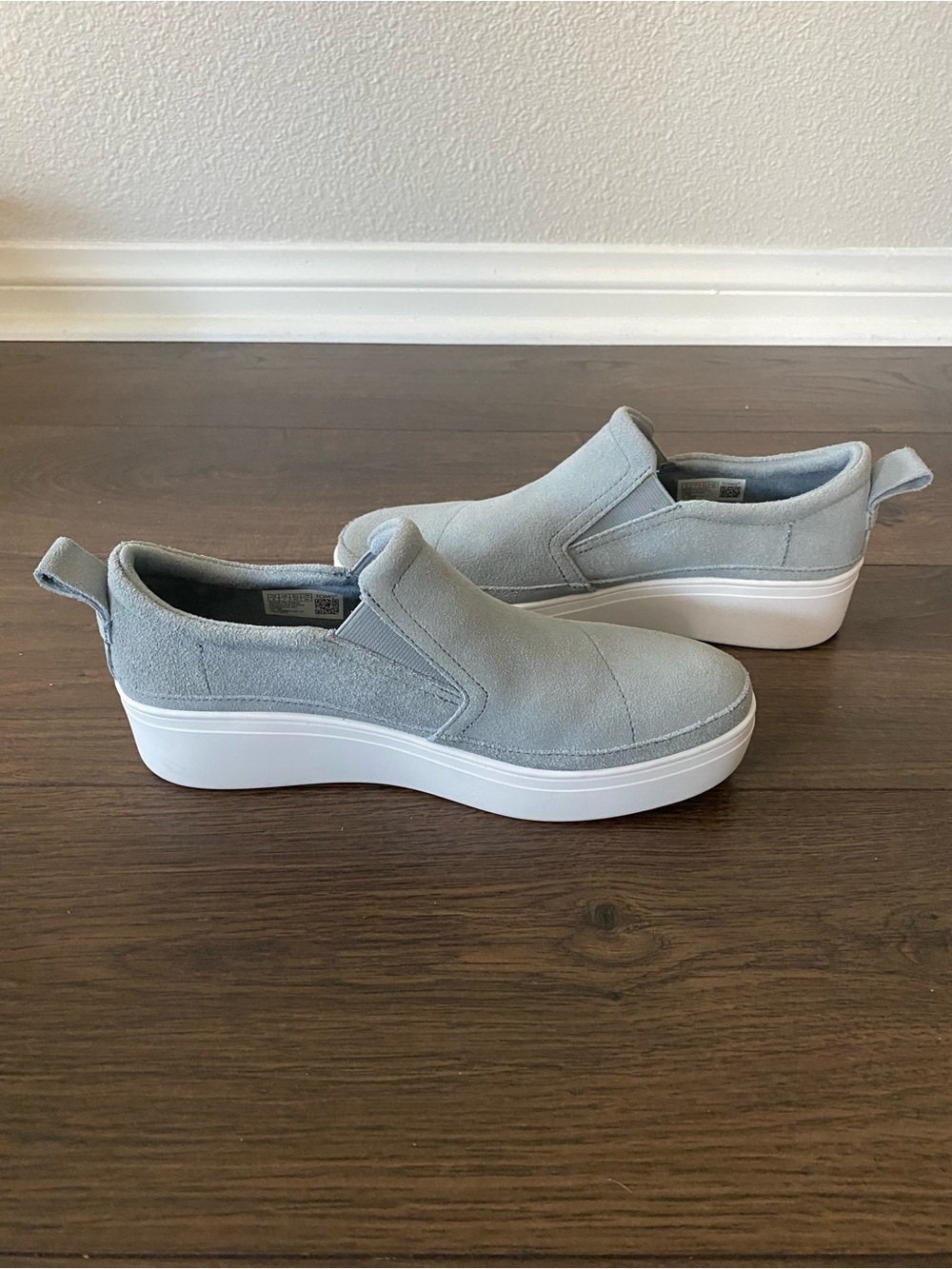 Toms New Women's Slip-On Platform Sneakers in Light Blue Suede and White